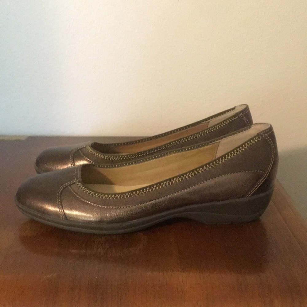 New Softspots Loafers Size 8 1/2 WW